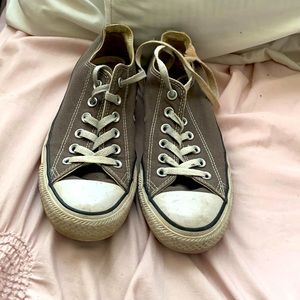 Grey converses